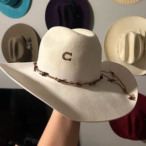 White Charlie 1 Horse Hat